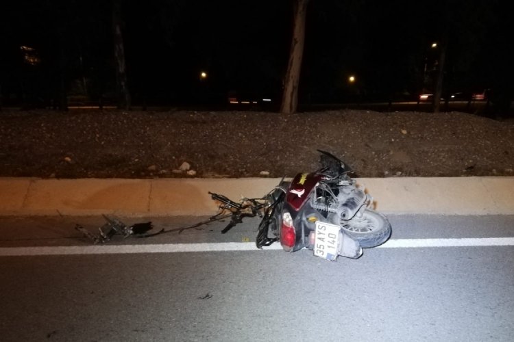 İzmir'de otomobille motosiklet &ccedil;arpıştı: 1 &ouml;l&uuml;