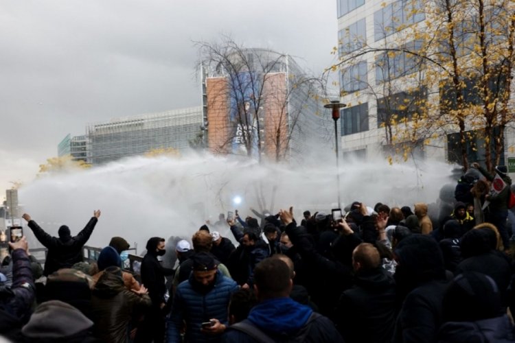 Bel&ccedil;ika'da protesto: 4 yaralı, 44 g&ouml;zaltı