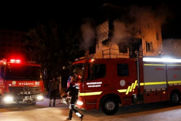 Kirasını &ouml;demediği evi kundakladı