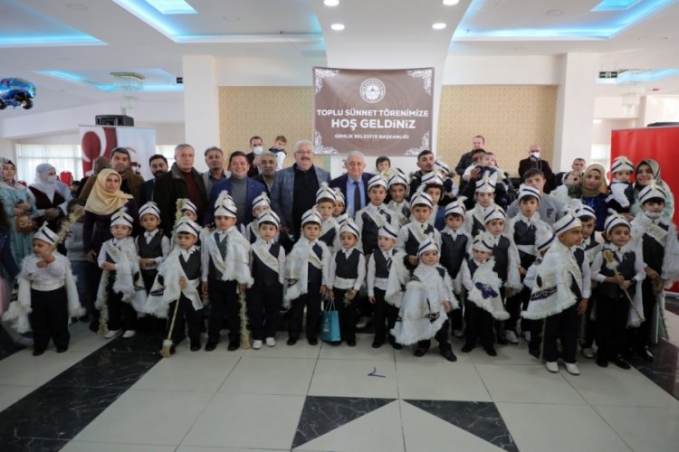 Bursa Gemlik'te aileler s&uuml;nnet d&uuml;ğ&uuml;n&uuml;nde bir araya geldi