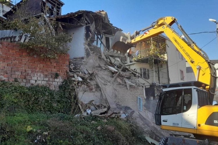 Bursa'da Osmangazi metruk binalardan temizleniyor