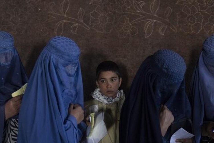 &Ccedil;in'den  Afganistan'a 1000 ton kışlık insani yardım malzemesi
