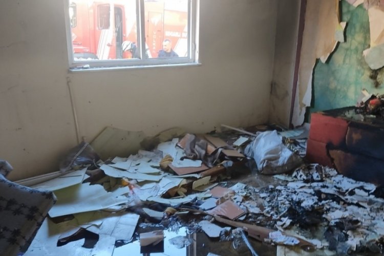 Babasının 3 katlı evini benzin d&ouml;kerek ateşe verdi