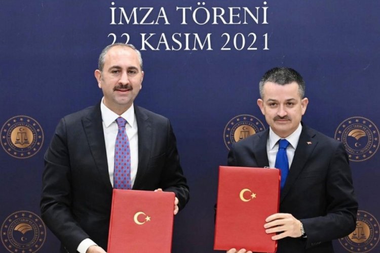 İki bakanlık arasında protokol imzalandı! H&uuml;k&uuml;ml&uuml;ler...