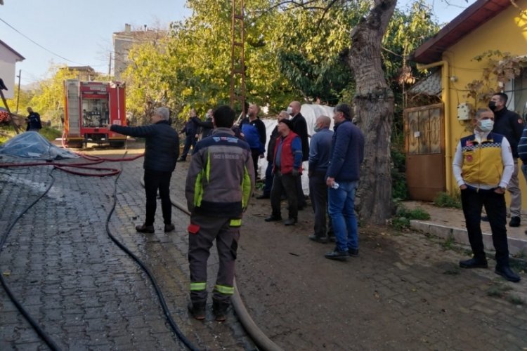 Bursa'da kahraman itfaiyeci yangın s&ouml;nd&uuml;r&uuml;rken kalbine yenik d&uuml;şt&uuml;