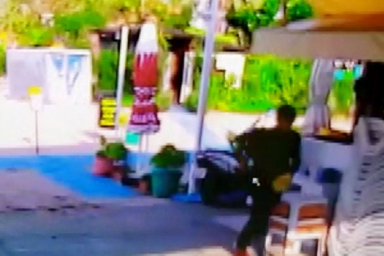 Antalya'da polisten ka&ccedil;arken pencereden atlayıp bacağını kırdı