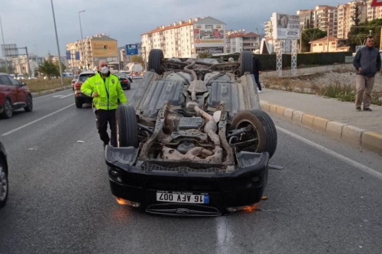 Balıkesir'de otomobil takla atıp ters d&ouml;nd&uuml;