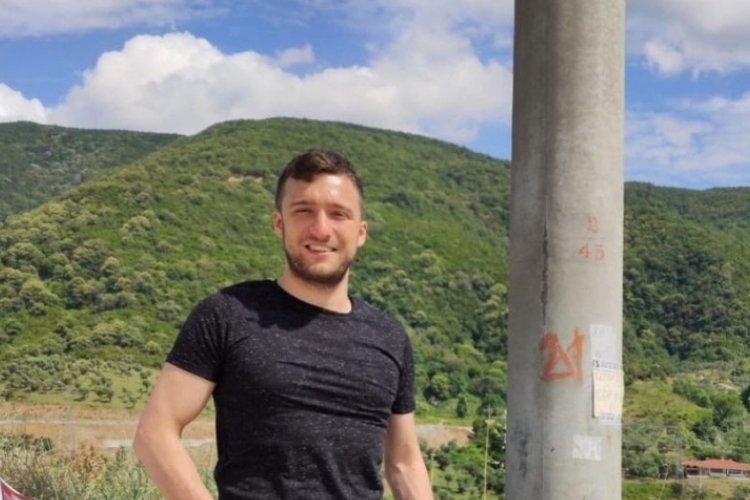 Sokak ortasında eski nişanlısını darp eden ş&uuml;pheli adli kontrol şartıyla serbest