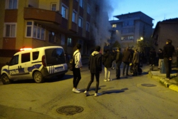 İstanbul'da sandalye imalatı yapılan iş yerinde yangın