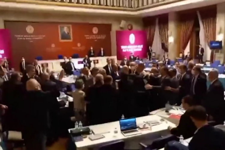 TBMM'de MHP ve HDP milletvekilleri arasında 'Selahattin Demirtaş' tartışması