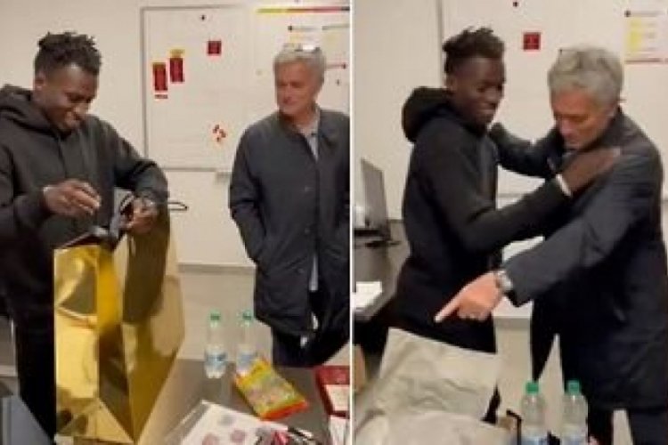 Felix Afena-Gyan golleri attı, Mourinho'dan hediyeyi aldı