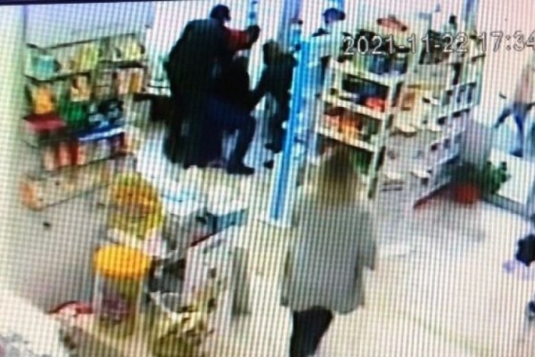 Re&ccedil;etesiz ila&ccedil; almaya kalkıp eczaneyi birbirine kattı