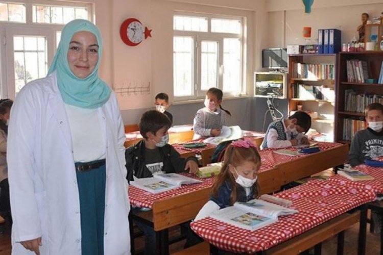 Yaşadığı b&uuml;y&uuml;kşehirden ayrılıp &ouml;ğretmenlik hayali i&ccedil;in k&ouml;ye gitti