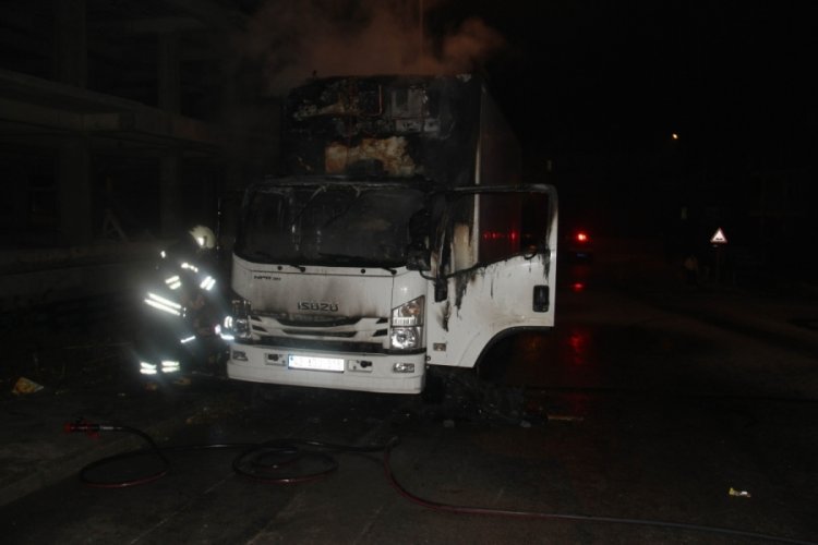 Konya'da 3 ara&ccedil; kundaklandı, 1 ara&ccedil; yandı