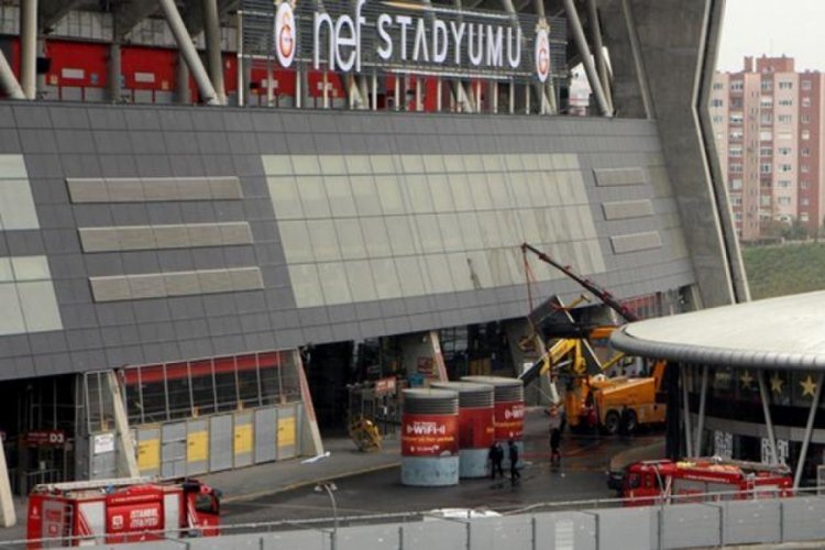 Galatasaray'ın stadında vin&ccedil; devrildi: 3 yaralı