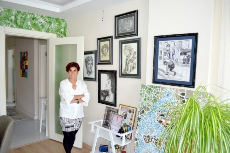 Bursa'da evini sanat galerisine &ccedil;evirdi