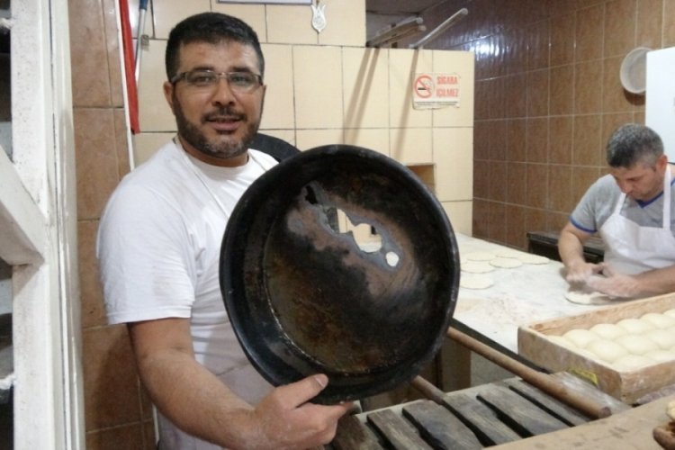 Yemek tavasını enerji panosuna bıraktı, pano bomba gibi patladı
