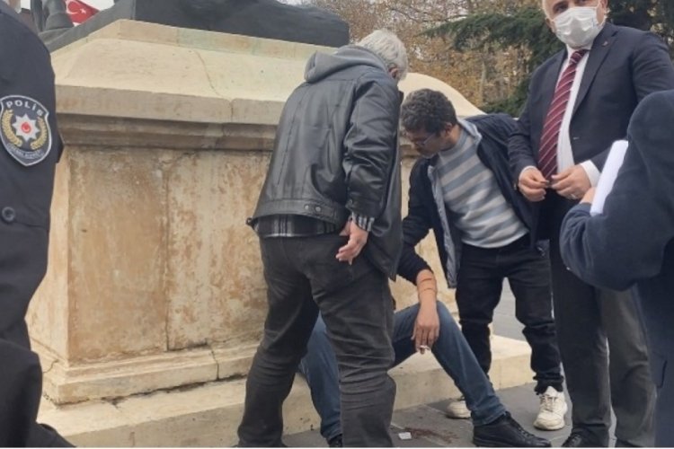 Bileklerini kesip işe girmek istediğini s&ouml;yledi