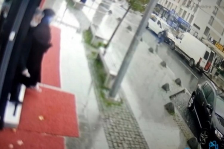 İstanbul'da kuyumcudan 7 kilogram altın &ccedil;alıp ka&ccedil;tılar