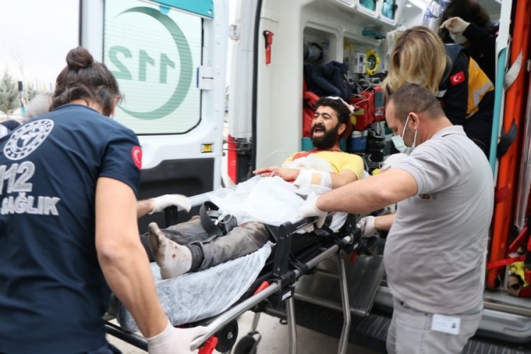 T&uuml;fekle vuruldu, yarasını unutup basın mensuplarına bağırdı