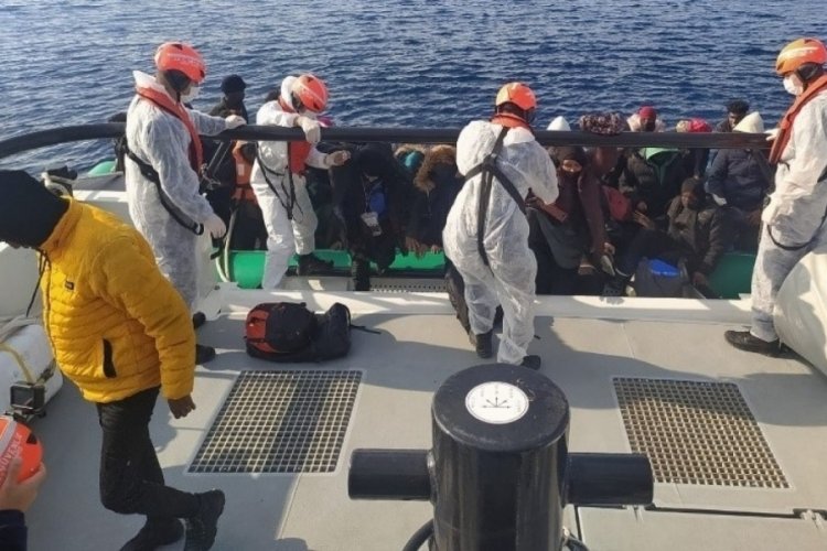 Muğla a&ccedil;ıklarında 58 d&uuml;zensiz g&ouml;&ccedil;men kurtarıldı