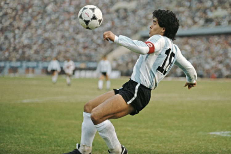 Maradona'yla ilgili g&uuml;ndemi sarsacak iddia: G&ouml;m&uuml;lmeden &ouml;nce...