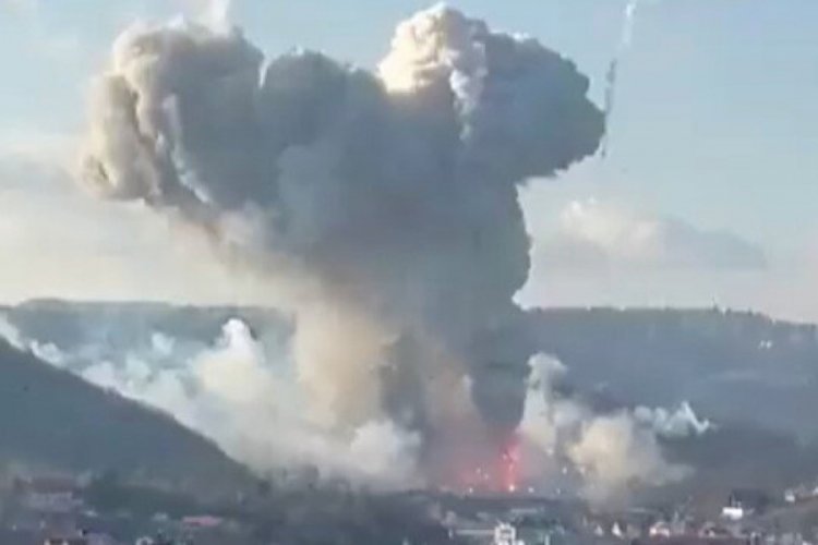 Sırbistan'da m&uuml;himmat fabrikasında patlama: 2 &ouml;l&uuml;, 16 yaralı