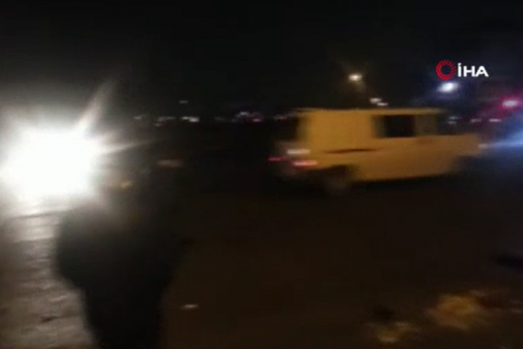 Ankara'da otomobil ile kamyonet kafa kafaya &ccedil;arpıştı: 7 yaralı