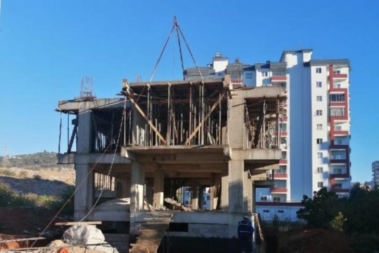 İnşaattan d&uuml;şen kalıp ustası 19 g&uuml;n sonra &ouml;ld&uuml;