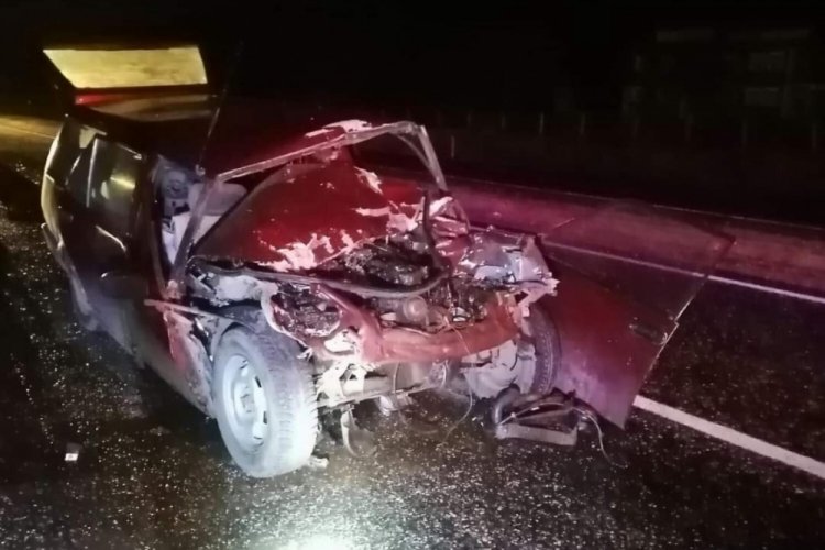 Trakt&ouml;rle &ccedil;arpışan otomobil s&uuml;r&uuml;c&uuml;s&uuml; hayatını kaybetti