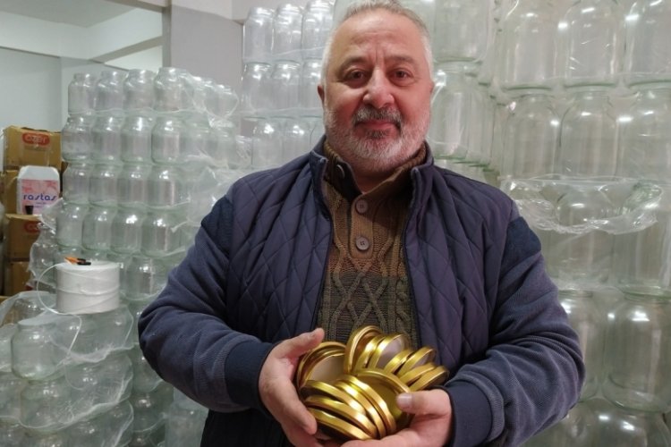 Bursa'da bu sene ucuz olan kavanoz kapakları elde kaldı