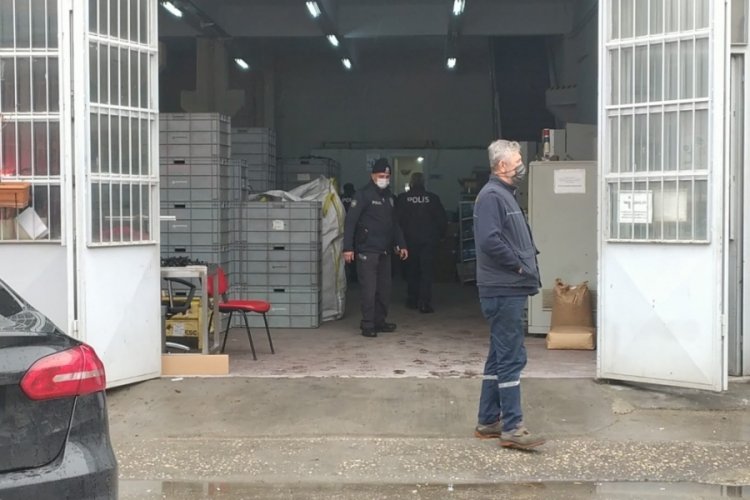 Bursa'da &uuml;zerine enjeksiyon makinesi d&uuml;şen iş&ccedil;i hayatını kaybetti