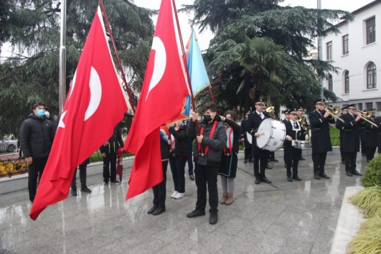 &Ouml;ğretmenler G&uuml;n&uuml; Bursa'da t&ouml;renlerle kutlandı