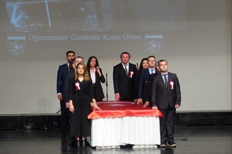 Bursa'da &Ouml;ğretmenler G&uuml;n&uuml; kutlamasında gen&ccedil; &ouml;ğretmenler yemin etti