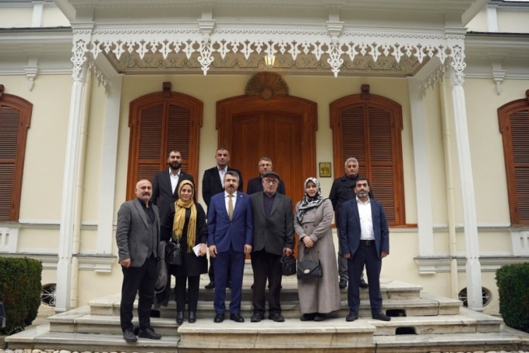 Bursa'da Başkan Yılmaz'dan ilkokul &ouml;ğretmenine s&uuml;rpriz