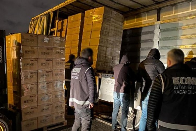 İstanbul'da operasyon: Tonlarca nargile ele ge&ccedil;irildi