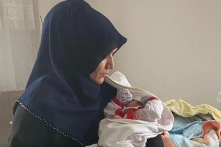13 g&uuml;nl&uuml;k bebeğini karınca zehriyle &ouml;ld&uuml;rmeye &ccedil;alışan babayla ilgili flaş gelişme