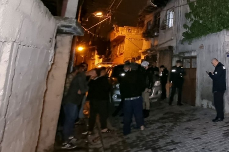 Uyuyan ev arkadaşını defalarca bı&ccedil;akladı