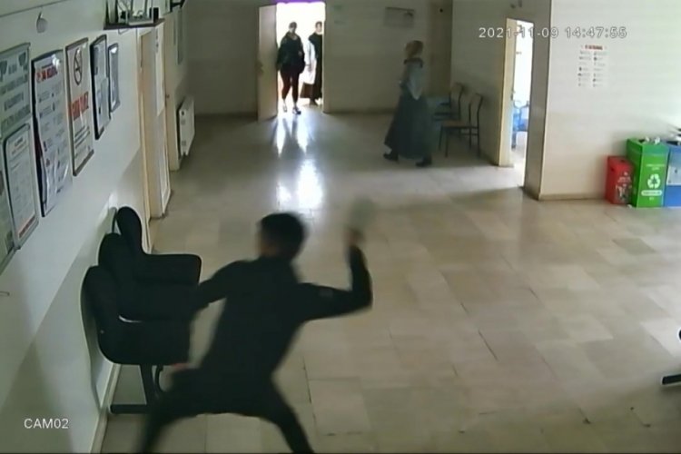 Aile sağlığı merkezine satırla girdi!