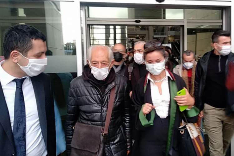 Genco Erkal, 'Cumhurbaşkanına hakaret' su&ccedil;lamasıyla hakim karşısında
