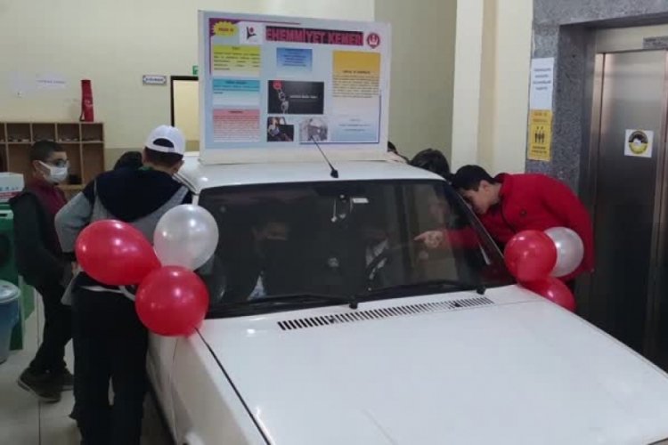 Bursa İneg&ouml;l'de &ouml;ğrenciler geliştirdikleri emniyet kemeri sistemini tanıttı