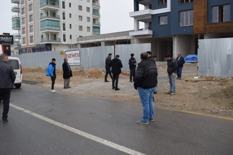 Kavgayı ayırmak istedi, pompalı t&uuml;fekle vuruldu