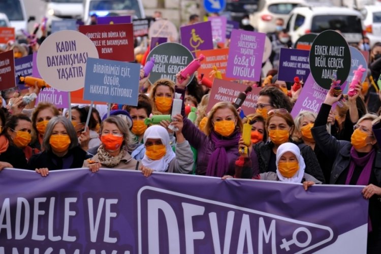 Bursa Nil&uuml;ferli kadınlar şiddete karşı haykırdı