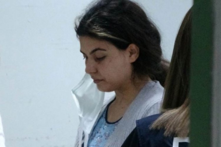 Polisi eşini &ouml;ld&uuml;ren kadın duruşma salonunda buz kesti
