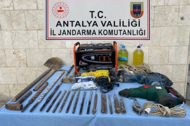 Jandarma define avcılarını su&ccedil;&uuml;st&uuml; yakaladı