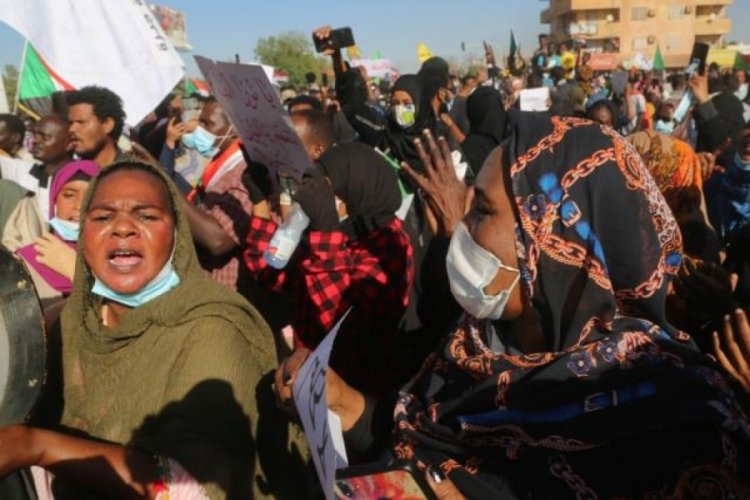 Sudan'da "askeri darbe" karşıtı g&ouml;steriler d&uuml;zenlendi