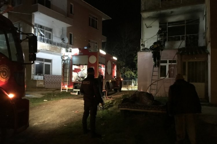 Tekirdağ'da ev yangını mahalleliyi sokağa d&ouml;kt&uuml;