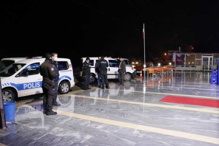 Adana'da 22 yaşındaki gen&ccedil; sokak ortasında &ouml;ld&uuml;r&uuml;ld&uuml;!