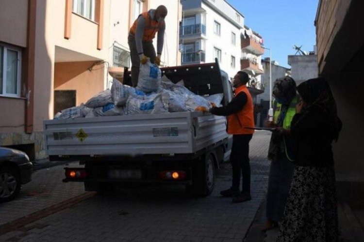 Kuşadası Belediyesi'nden 2 bin 500 aileye yakacak yardımı