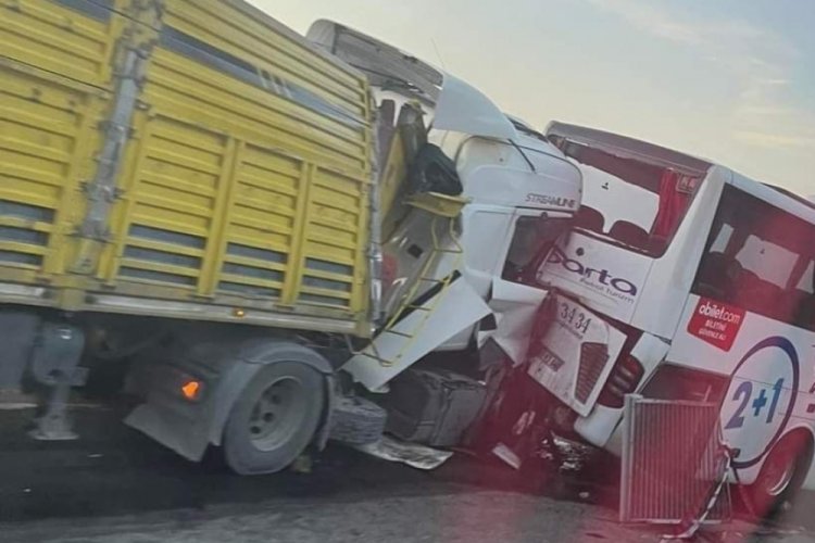 Otob&uuml;s ve tırlar birbirine girdi! 1 kişi &ouml;ld&uuml;, 4 kişi yaralandı